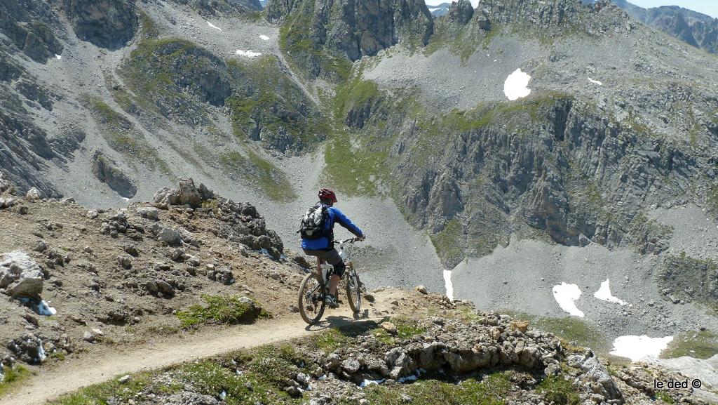 sentier sud : juste avant de plonger sur le col du Mône