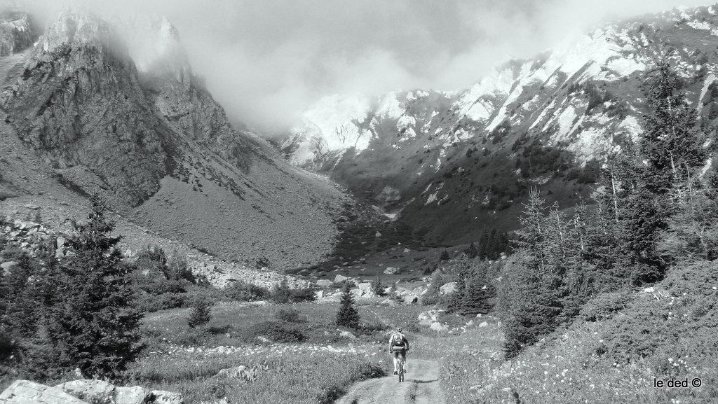 Col de la Grande Pierre : il vaut mieux que les nuages cachent le final du col ...