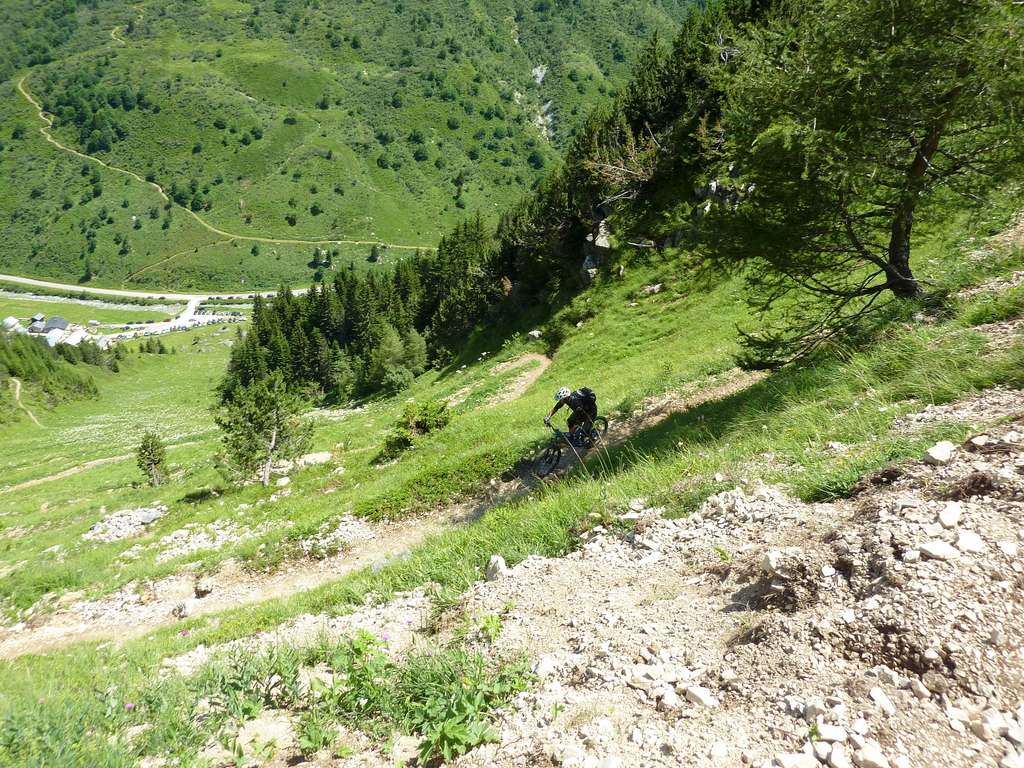 sentier des Prioux : ça déroule, ça déroule avec de belles épingles