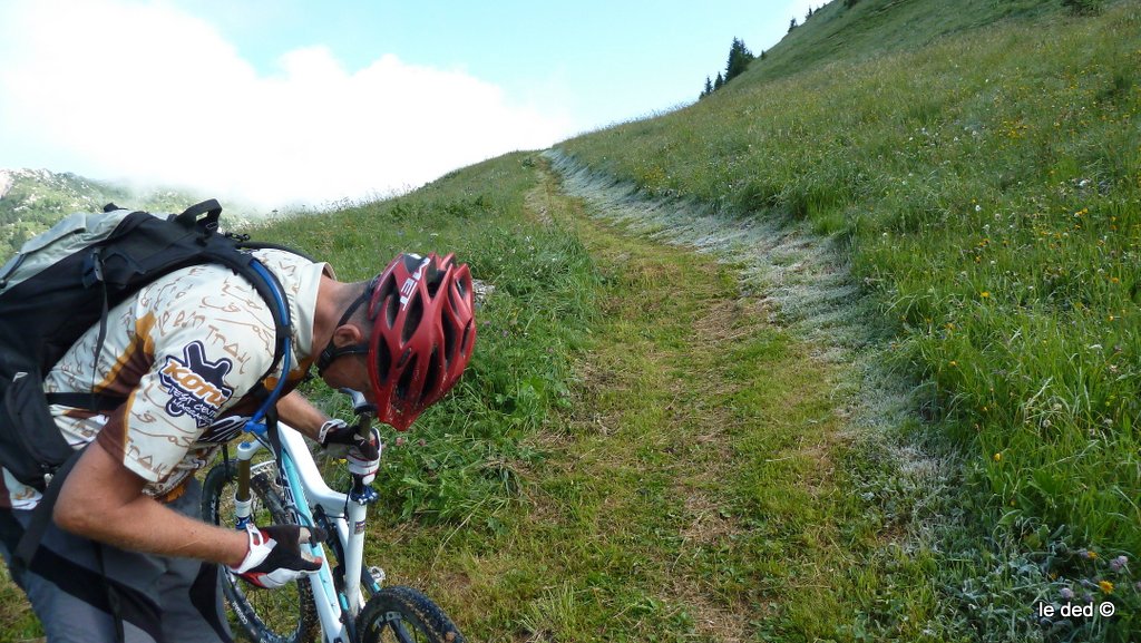 Col du Golet : Santa vérifie ses plaquettes Hope. vous remarquerez la lisière de givre!