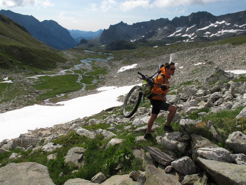 Lacs 2447 : un itinéraire taillé pour le portage !