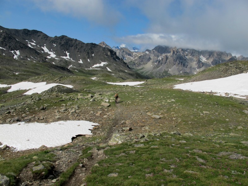 Sentier montagne : jamais trop lisse pour satisfaire le pilotage