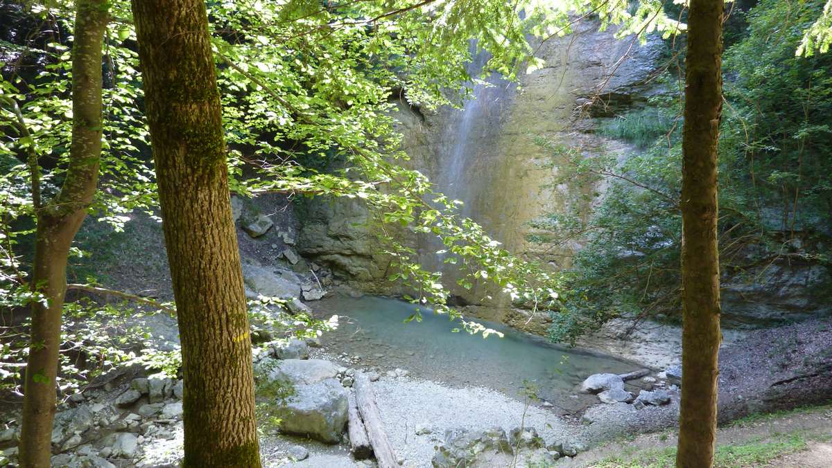 cascade de l'Enversin : puits de lumiere