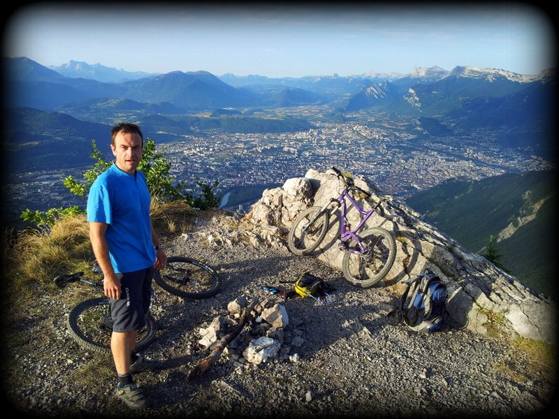 #1 Sommet et vue : On est bien là à 7h33 du matin :-D On va se régaler! Sommet et vue : On est bien là à 7h33 du matin :-D On va se régaler!