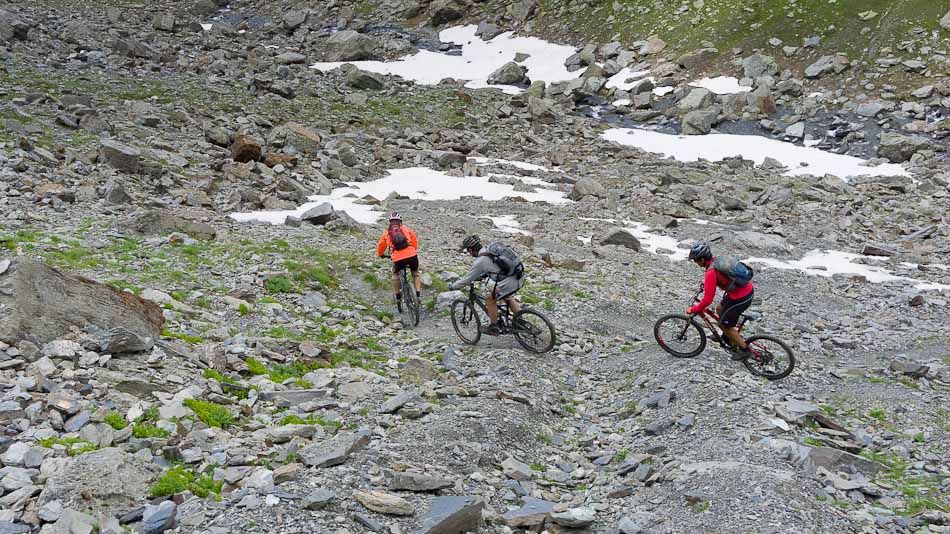 Ca se calme dans le bas : le sentier est correct malgré tout