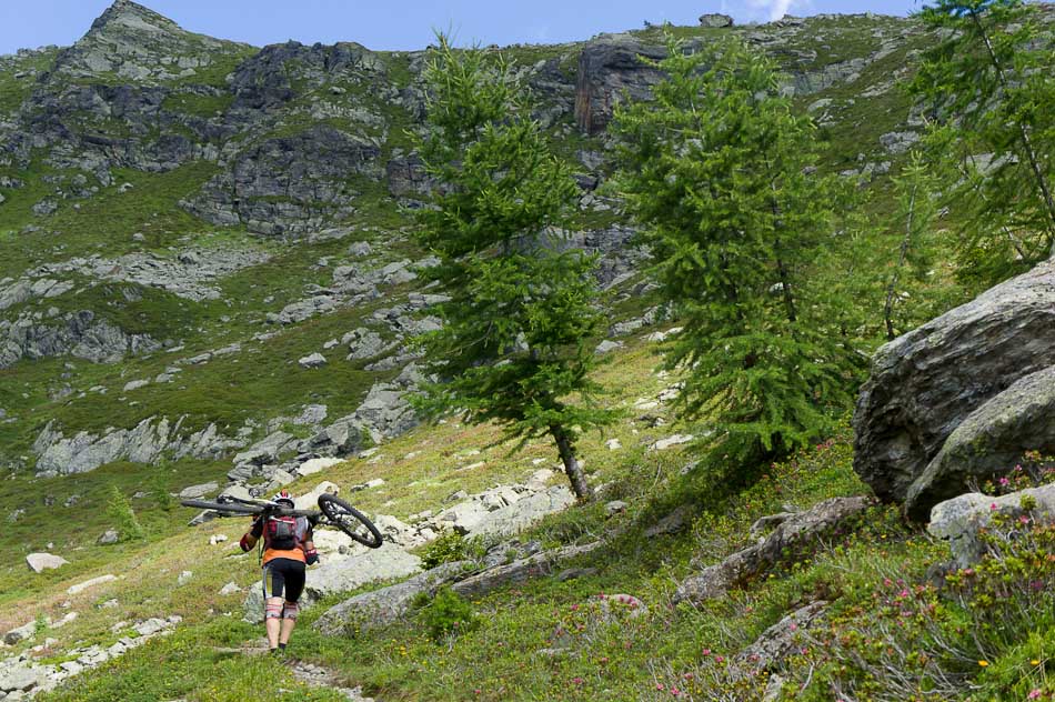 #24 Sentier balcon : sous la Pointe d Sentier balcon : sous la Pointe d'Averne et court portage (encore!)