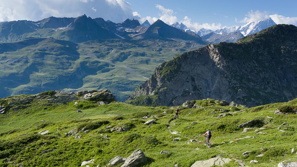 #30 Sous le sommet : face au Beaufortain et au massif du Mont-Blanc Sous le sommet : face au Beaufortain et au massif du Mont-Blanc