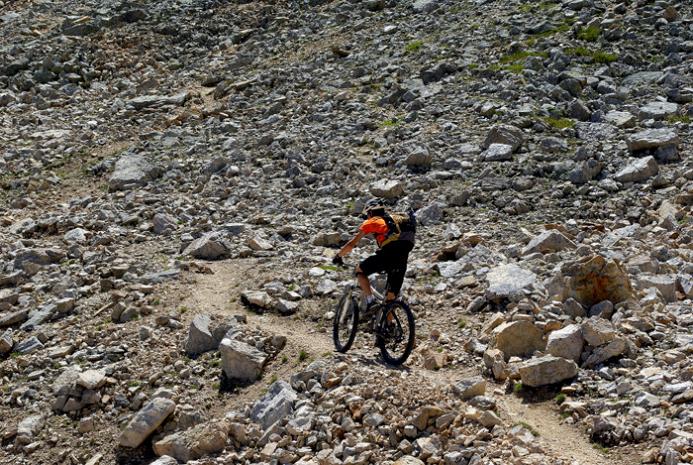 Montée au col du Vallon : Olivier intégrise et fait tomber le mythe du col du Vallon N inroulable. (Bon, d'accord, c'est les 5 seuls mètres roulants...)