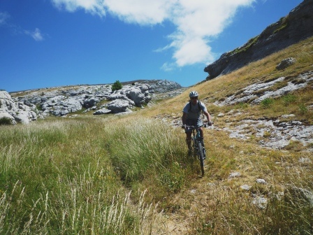 Descente du sommet : beau vallon