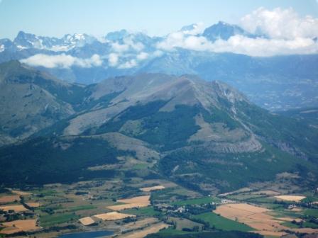 Panorama du sommet : la Barre des Ecrins derrière