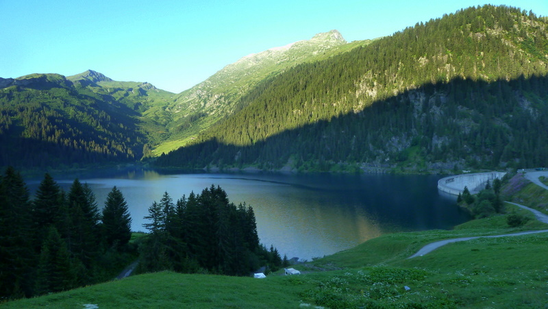 #1 Lac de St-Guérin : Cela se réveille tranquillement au rythme de la nature... Même si le troupeau de Tarines aurait pû éviter de me pourrir la route à la bouse ;-) Lac de St-Guérin : Cela se réveille tranquillement au rythme de la nature... Même si le troupeau de Tarines aurait pû éviter de me pourrir la route à la bouse ;-)