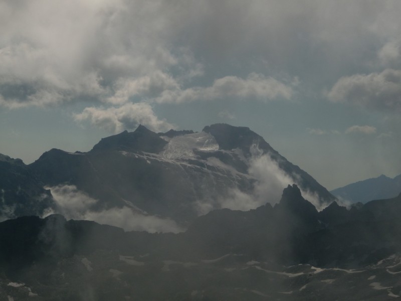 Glacier Ferrand : Le glacier Ferrand entouré par la pointe du même nom et la pointe Nibblé