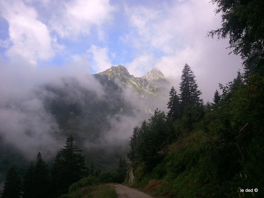 Pointe des Marmottes Noires : les nuages se déchirent