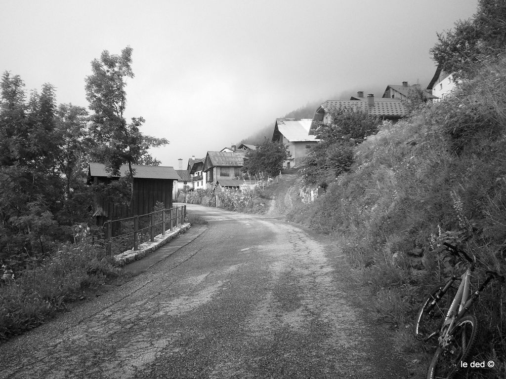 Bonneval sur Tarentaise : Magnifique village lors de la montée