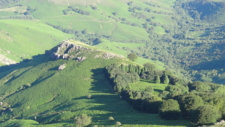 #6 Les contreforts de la Rhune : C Les contreforts de la Rhune : C'est bien vert vu la quantité de pluie qui s'abat chaque année sur cette montagne