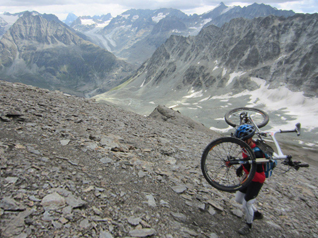 Mont Avril août 2012 : De 2800m à 3300m vélos sur le dos !