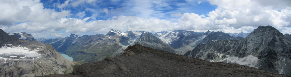 Mont Avril août 2012 : Du sommet du Mont Avril, un joli nombre de glaciers à contempler