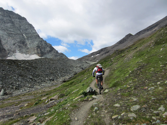 Mont Avril août 2012 : Direction la fenêtre de Durand avant le portage de 500m