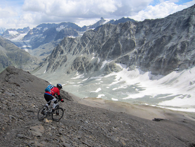 Mont Avril août 2012 : Luc tout en glisse dans les virages, vraiment bon !