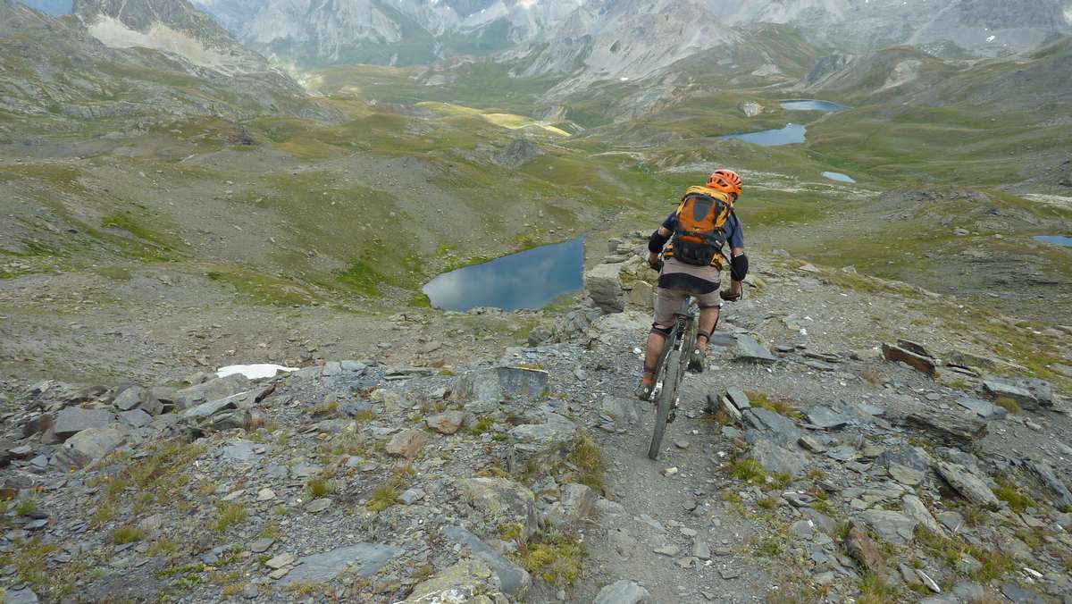 #26 Sentier des Bataillères Est : une descente fabuleuse sur un sentier de toute beauté Sentier des Bataillères Est : une descente fabuleuse sur un sentier de toute beauté
