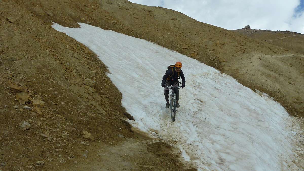 #18 Névé : ça grippe presque plus que le sentier ! Névé : ça grippe presque plus que le sentier !