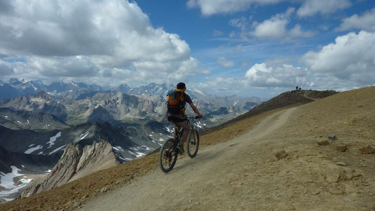 #11 Mont Thabor : derniers metres exceptionnellement sur le velo ! Mont Thabor : derniers metres exceptionnellement sur le velo !