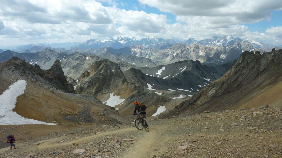 #16 Epingle devant les Ecrins : Djool devant les yeux ebahis d Epingle devant les Ecrins : Djool devant les yeux ebahis d'un randonneur !