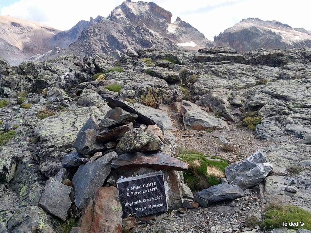 Col des Muandes : La stèle au col