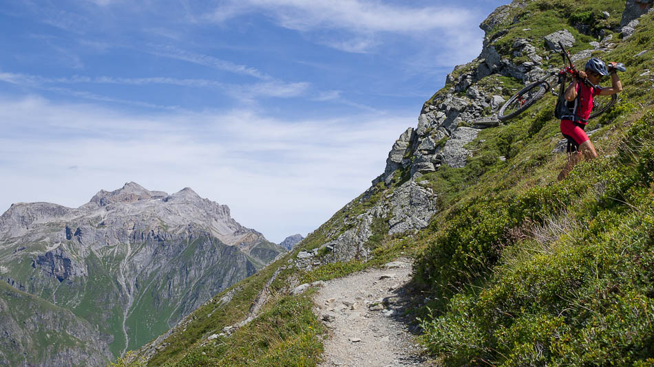 Sentier du Plan des Gouilles : et la Pointe de Valaisonay au fond