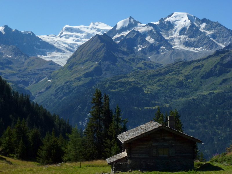 Grd Combin : Hameau des Clérondes face aux Combins