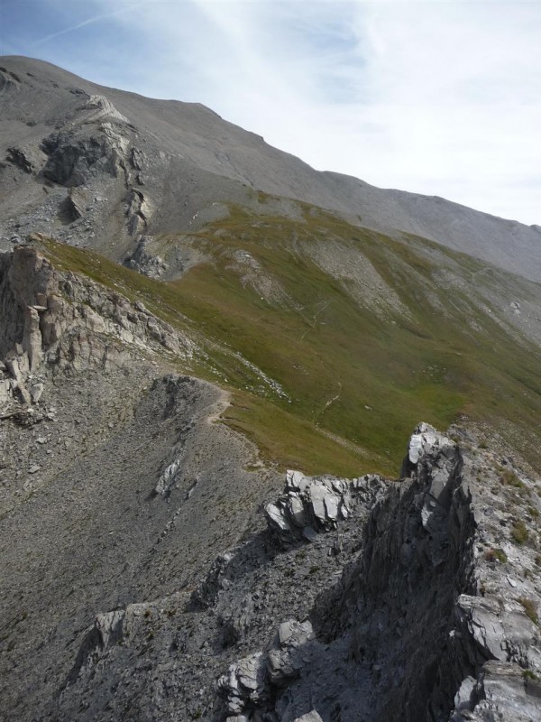 #21 Mont Thabor : Montée par la sente près de la crête pour rejoindre ensuite le sentier "normal" plus bas. Mont Thabor : Montée par la sente près de la crête pour rejoindre ensuite le sentier "normal" plus bas.