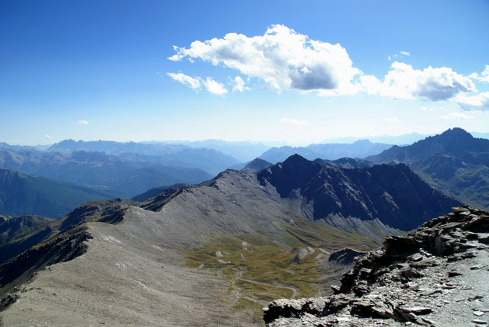 #10 Sud-Ouest : Crête des Eaux Pendantes, Malrif, Petit Rochebrune, Grand Rochebrune, Pic de Morgon (!) et tout au fond, la Montagne de Lure (!!!) Sud-Ouest : Crête des Eaux Pendantes, Malrif, Petit Rochebrune, Grand Rochebrune, Pic de Morgon (!) et tout au fond, la Montagne de Lure (!!!)