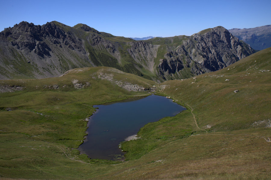 #3 Lac du Néal : la descente par les lacs du Néal est à éviter faute de sentier bien marqué Lac du Néal : la descente par les lacs du Néal est à éviter faute de sentier bien marqué