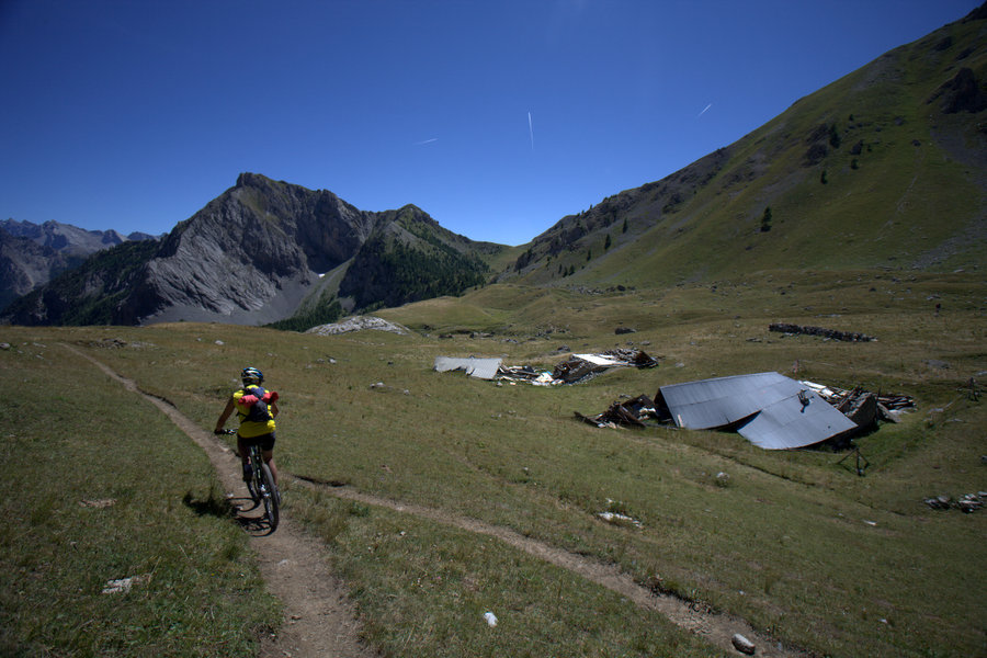 #9 Une centenale ? : Deux chalets soufflés par une avalanche du Pic des Chalanches Une centenale ? : Deux chalets soufflés par une avalanche du Pic des Chalanches