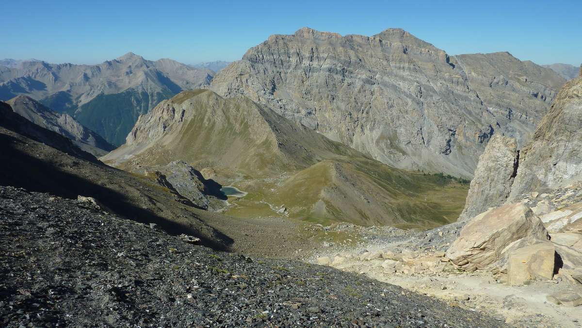 Vue vers le sud ouest : le lac du Vallonnet en contre bas