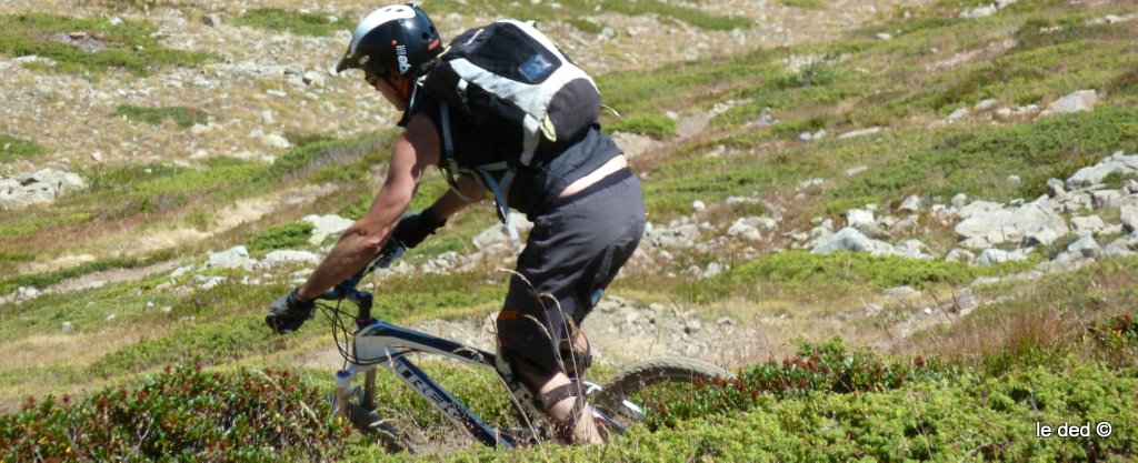 #9 Gilles : Dommage que le sentier soit pourri car sinon il serpente dans les massifs odorants et les lapiaz Gilles : Dommage que le sentier soit pourri car sinon il serpente dans les massifs odorants et les lapiaz