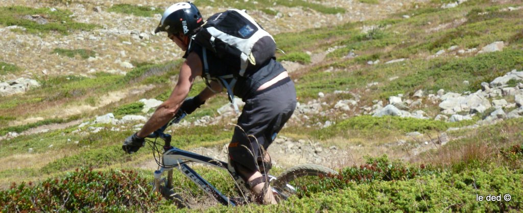 Gilles : Dommage que le sentier soit pourri car sinon il serpente dans les massifs odorants et les lapiaz