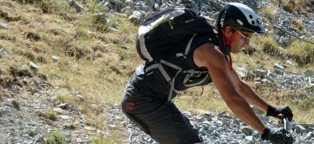 #3 Descente du col Bas : Excellent petit sentier T4/T3 Descente du col Bas : Excellent petit sentier T4/T3