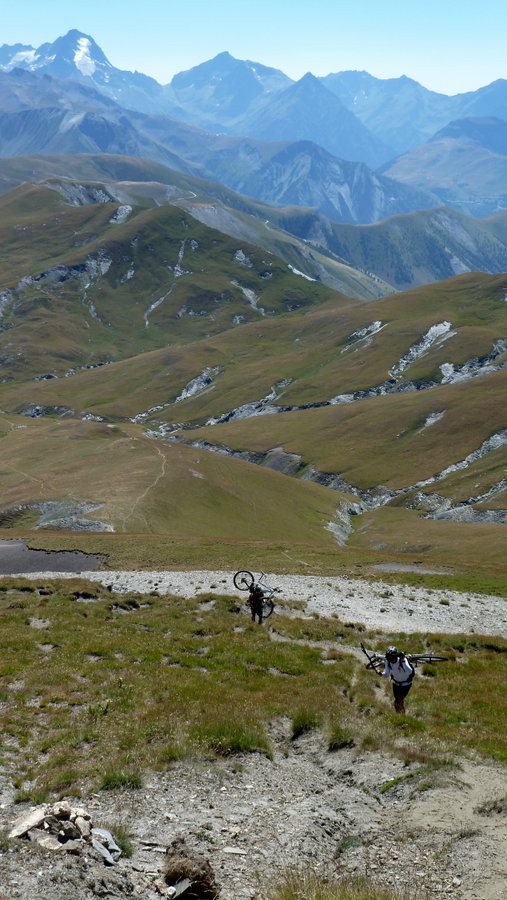 On porte : Chacun à son rythme on gravit cette grosse montagne