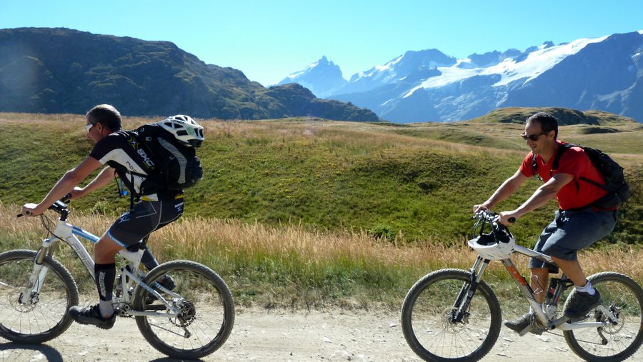 Montée et la Meije : Pas mal comme paysage pour occuper le temps entre les bavardages