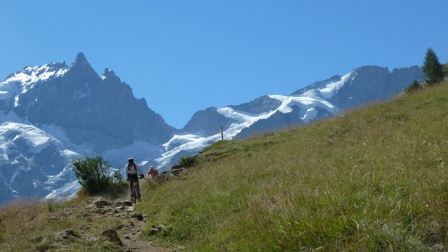 Toujours grandiose : Epingles facile et décors de rêve. Seuls quelques cailloux viennent corser le tout.