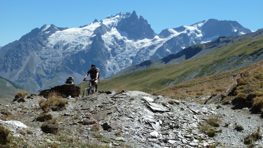 Traversée avant le cairn : Y'a pas que du poussage/portage, cela roule aussi ;-)