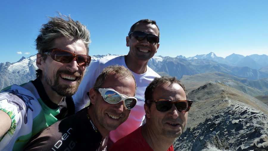 #19 La fine équipe au sommet : Grand plaisir du groupe La fine équipe au sommet : Grand plaisir du groupe