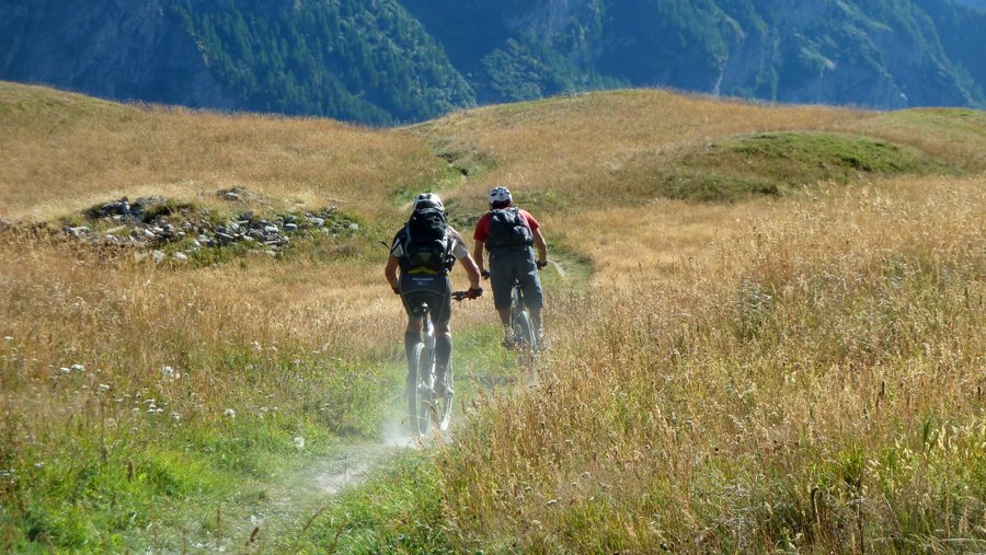 Départ des Clots au taquet : Joli sentier non? En tout cas on s'est régalé dedans