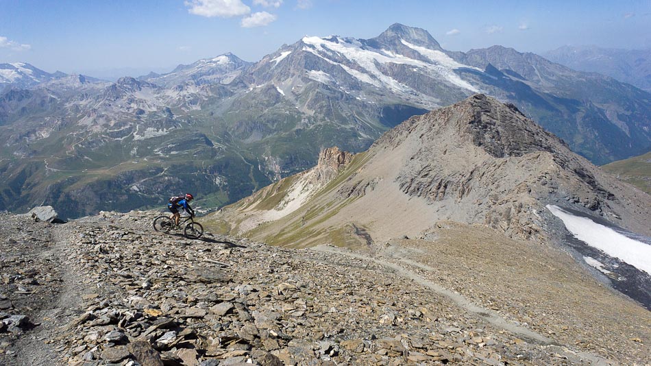 #19 Vers 2800 : beau sentier, bien tracé par endroit. Il y a du passage Vers 2800 : beau sentier, bien tracé par endroit. Il y a du passage