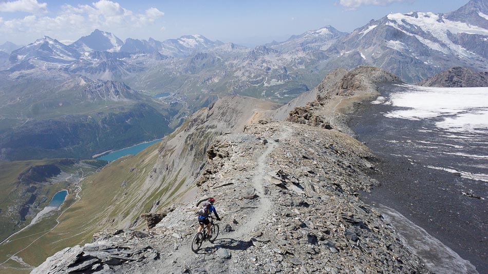 #15 Entre Lacs et Montagne : belle crête Entre Lacs et Montagne : belle crête