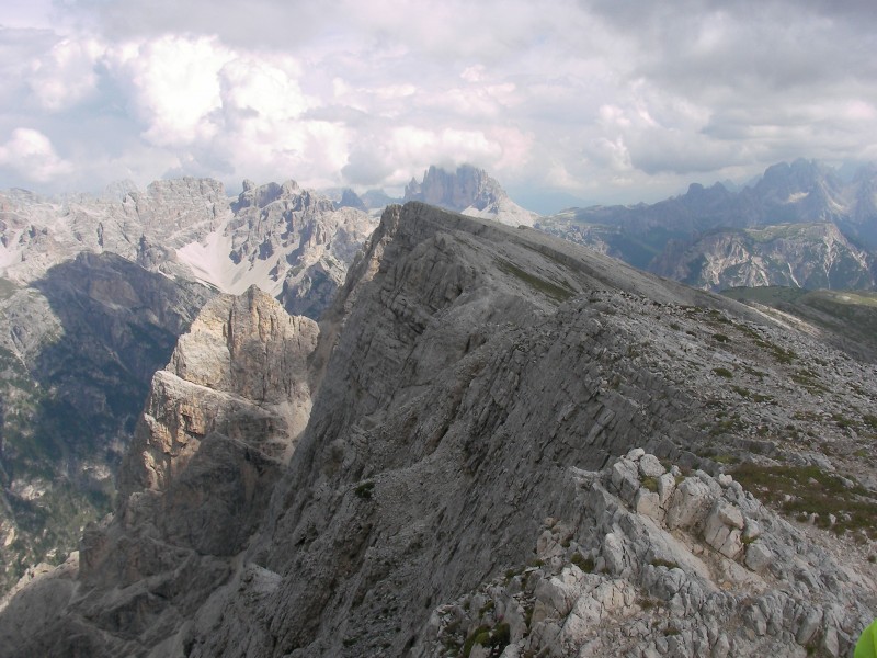 #28 En montant au Pic Vallandro, les tre cimes. En montant au Pic Vallandro, les tre cimes.