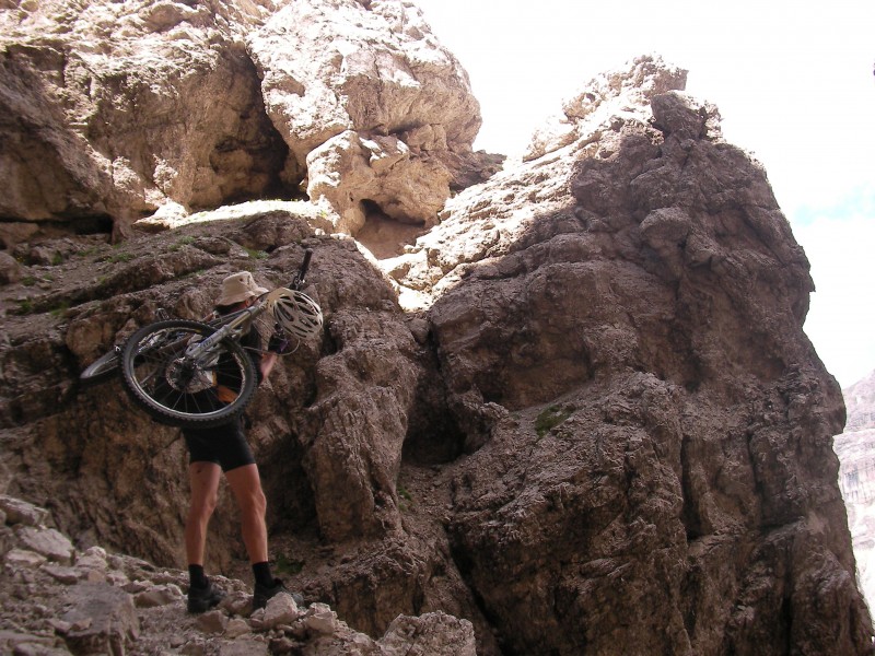 forcella de Puez (2517m) gros portage bien rustique