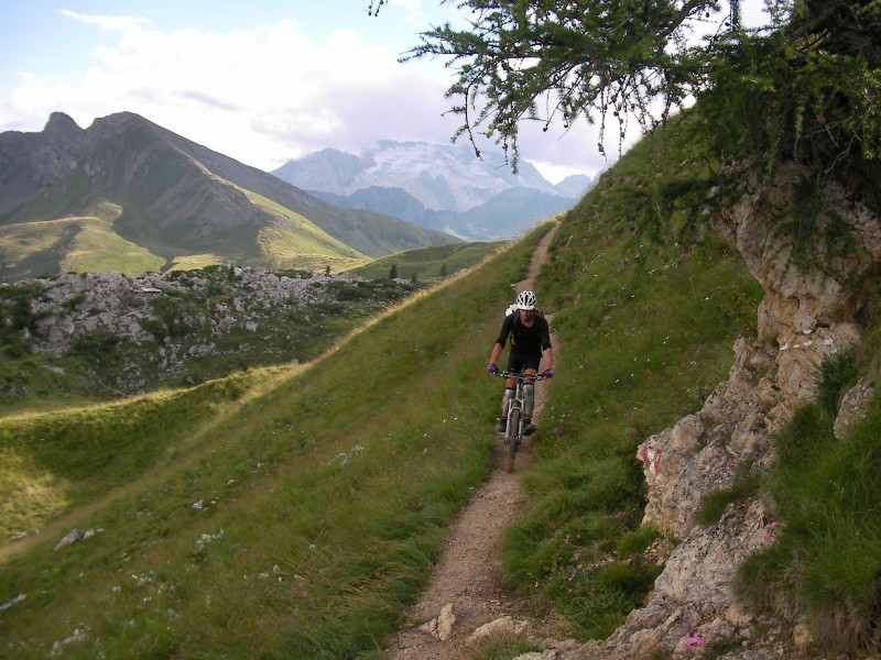 Après les crêtes de Pralongia sur le 23 (Marmolada au fond).