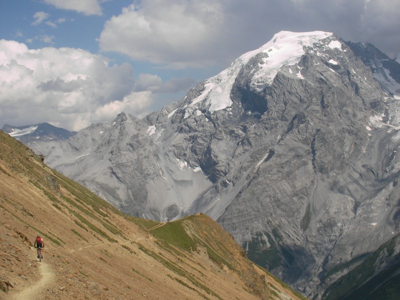 #4 20/20 : Descente sur le sentier 20 au dessus du col stelvio 20/20 : Descente sur le sentier 20 au dessus du col stelvio